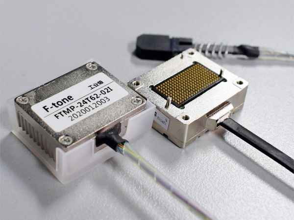 微型 10G十二路并行光收发一体模块